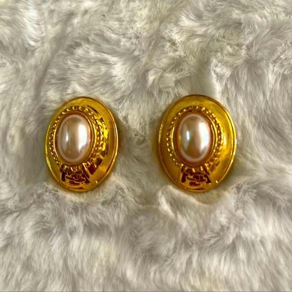 Fendi Jewelry Fendi Debonair Vintage Clipon Signed Faux Pearl